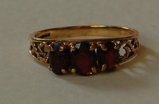 A 9ct gold dress ring set 3 garnets