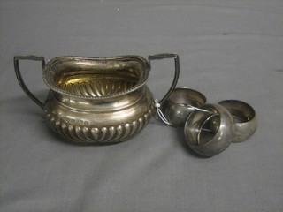 An Edwardian silver twin handled sugar bowl with demi-reeded decoration, Birmingham 1901 together with 3 silver napkin rings 7 ozs