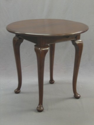 An Edwardian circular mahogany occasional table raised on cabriole supports 30"