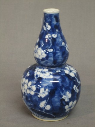 An Oriental Hawthorn pattern double gourd shaped vase, the base with 4 character mark 6"