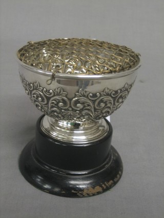 An Edwardian circular embossed silver rose bowl, Birmingham 1901 3 ozs