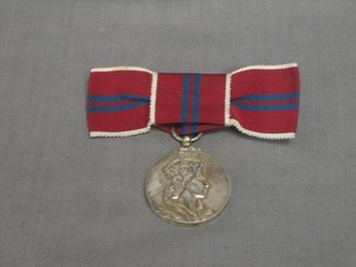 A 1953 Elizabeth II ladies issue Coronation medal, boxed