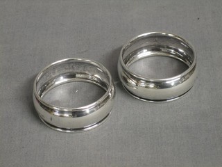 2 plain silver napkin rings