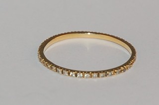 A lady's 18ct gold full eternity ring set diamonds