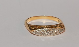 A lady's 18ct yellow gold dress ring set 5 diamonds