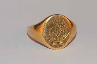 A gentleman's 18ct gold dress ring