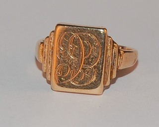 A 9ct gold signet ring