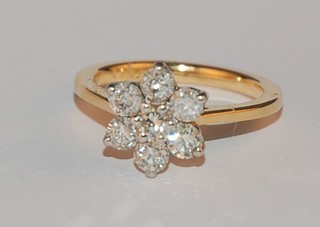 An 18ct gold cluster dress ring set 7 diamonds