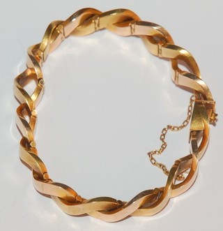 A 15ct gold bracelet