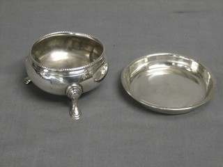 A Scots Georgian silver salt raised on 3 hoof feet, marked JD together with a circular silver dish (2) 2 ozs
