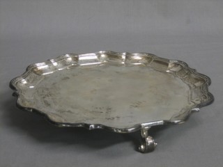 A Georgian style silver salver with bracketed border, raised on 3 scrolled feet, Sheffield 1927 22 ozs