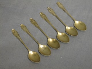 A set of 6 silver gilt coffee spoons, London 1920 2 ozs