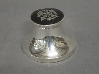 A circular silver capstan inkwell with silver and tortoiseshell lid, London 1918