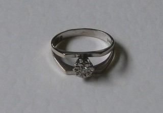 A lady's 18ct white gold dress ring set a solitaire diamond, approx 0.10ct