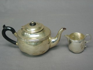 A Bachelor's 2 piece silver tea service with teapot and cream jug, Sheffield 1928 (heavily dented) 15 ozs