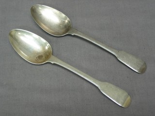 A pair of George III fiddle pattern pudding spoons London 1814, 3 ozs