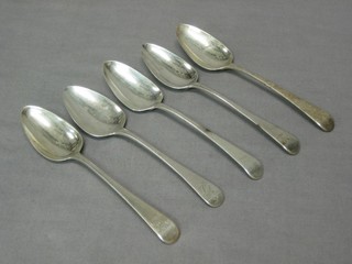 4 George III silver Old English pattern pudding spoons, London 1790 and 1 other 6 ozs
