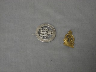 A gilt metal Surrey Yeomanry sweetheart brooch and a WWI discharge badge