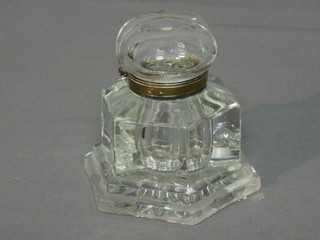 An octagonal shaped inkwell with hinged lid (f) 4"