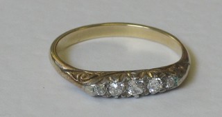 A gold dress ring set 5 diamonds