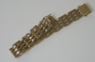 A 9ct gold flexible link bracelet, approx 39g 