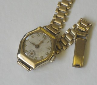 A lady's 9ct gold wristwatch with gold bracelet