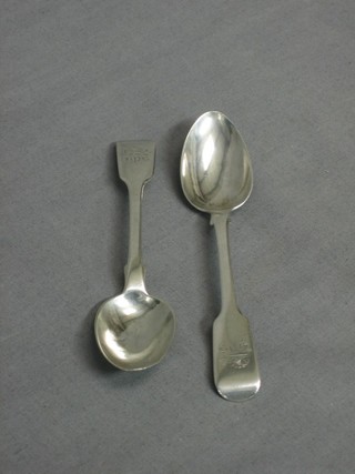 A pair of Georgian fiddle pattern silver teaspoons, London 1819 1 ozs