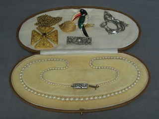 A string of pearls, a silver filigree brooch, a silver chain, a heavy gilt metal cross on a chain and 2 brooches