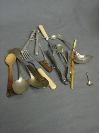A small collection of flatware
