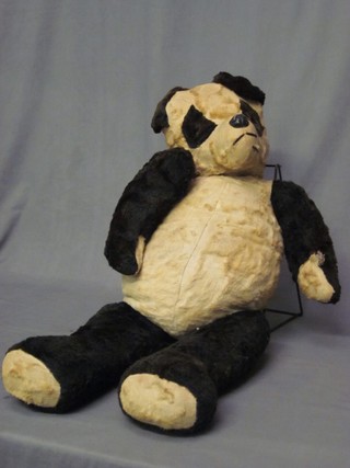A figure of a Panda fitted a growler 28" with articulated limbs (1f)