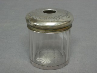A circular cut glass hair tidy with silver lid, Birmingham 1920 3"