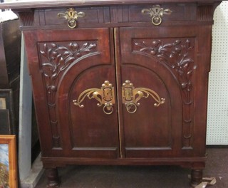 An Edwardian Art Nouveau Continental mahogany dresser top fitted 2 short drawers above a double cupboard enclosed by arch shaped panelled doors 47"