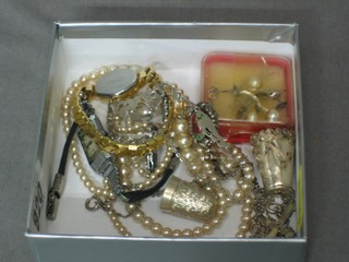 3 thimbles, 2 lady's wristwatches and a small quantity of costume jewellery