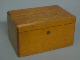 A Victorian honey oak humidor with hinged lid 12"