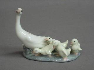 A Lladro figure group of Geese 4"