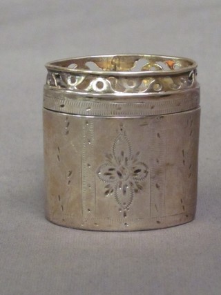 An oval Continental silver pill box with hinged lid (f) 1"