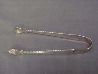 A pair of silver Georgian style bright cut sugar tongs, Sheffield 1906