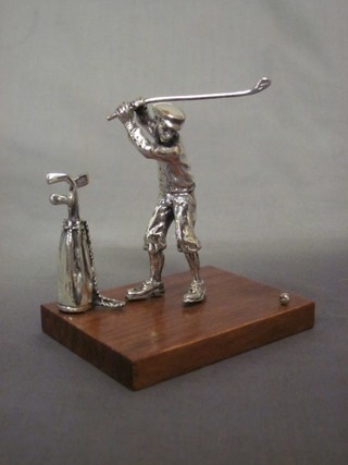 An unmarked silver figure of a standing golfer 3"