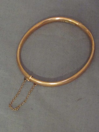A hollow 9ct gold bangle