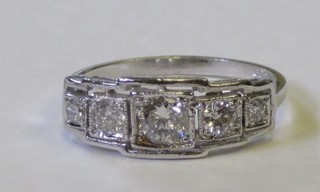 A lady's 18ct white gold dress ring set 5 diamonds, approx. 0.55ct