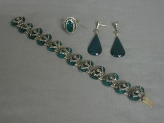 A suite of green hardstone jewellery comprising a ring, bracelet and pair of earrings