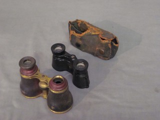 A pair of Kershaw wide angle opera glasses and 1 other pair of opera glasses (f)