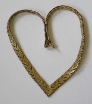 A lady's barked gold necklace