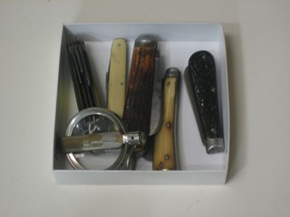 2 folding Jack knives, 3 pocket knives and a magnifying glass