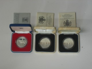 A 1977 Queens Silver Jubilee silver crown and 2 1980 Queen Mother 80th Birthday crowns