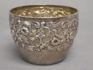A Victorian embossed silver sugar bowl, Birmingham 1891 3 ozs