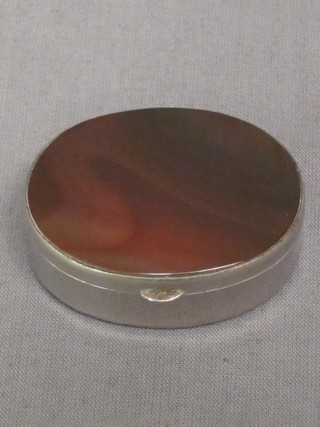 An oval agate box with hinged lid 2"