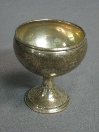 A small silver goblet shaped trophy cup, Sheffield 1925 1 ozs