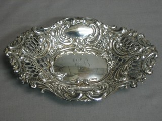 A Victorian oval pierced silver bowl, Chester 1899,
