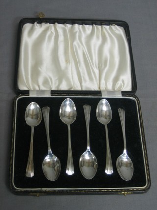 A set of 6 silver Art Deco coffee spoons, Birmingham 1914, cased